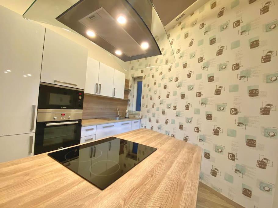 Luxury Buda Apartment Budapest Exterior photo